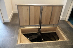 Motorised recessed cellar door